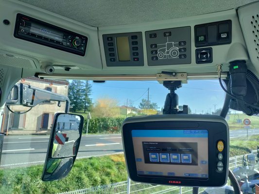 Tracteur agricole Claas AXION 800 CEBIS