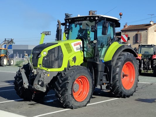 Tracteur agricole Claas AXION 800 CEBIS