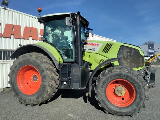 Tracteur agricole Claas AXION 810 CEBIS