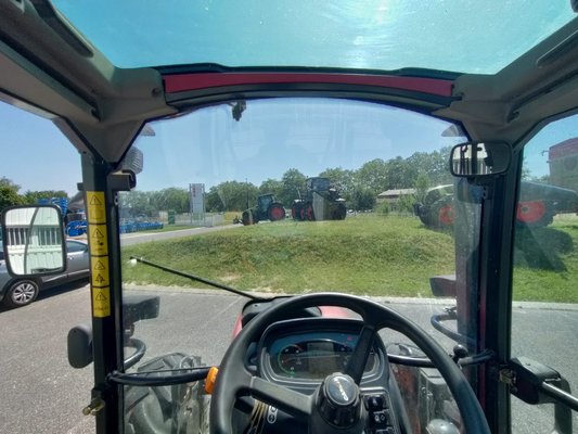 Tracteur agricole Case FARMALL U PRO 105