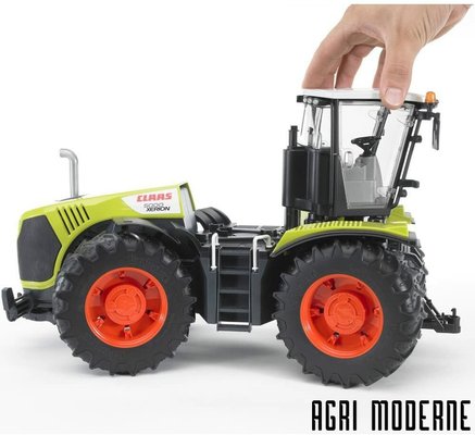 PIECES RECOLTE FENAISON CLAAS - Merchandising - modele CLAAS XERION 5000, 1:16, Bruder