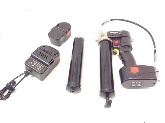 EQUIPEMENT ATELIER - Electroportatif - POMPE A GRAISSE 18 VOLT CARTOUCHE VISSER ET STANDARD