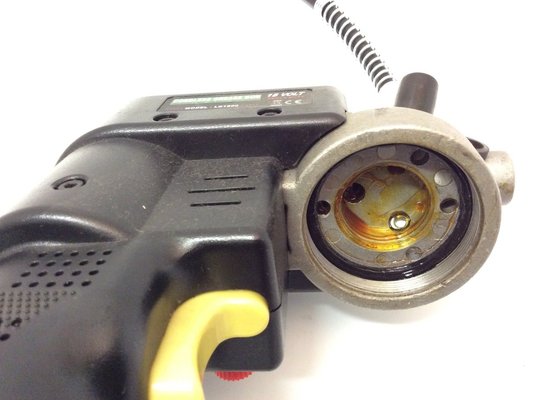 EQUIPEMENT ATELIER - Electroportatif - POMPE A GRAISSE 18 VOLT CARTOUCHE VISSER ET STANDARD