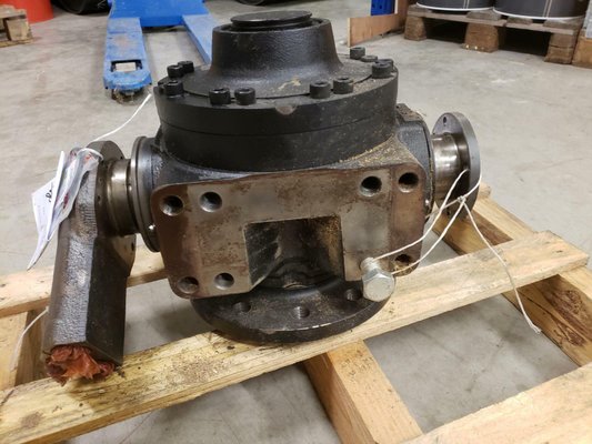 PIECES OCCASION - Divers occasions - OCCASION: MOTEUR HYDRAULIQUE