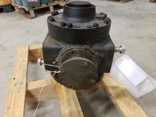 PIECES OCCASION - Divers occasions - OCCASION: MOTEUR HYDRAULIQUE