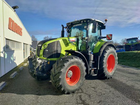 Tracteur agricole Claas AXION 800 CEBIS