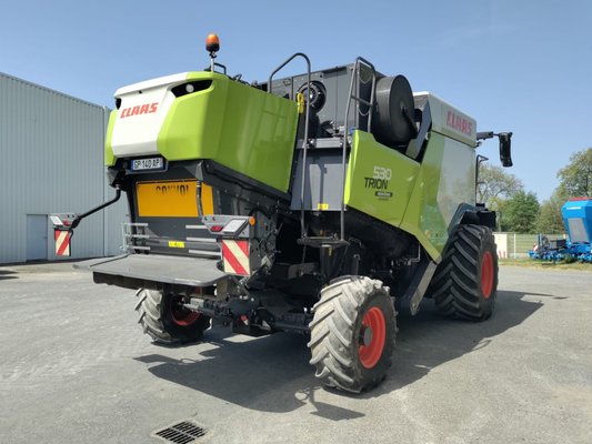 Moissonneuse batteuse Claas TRION 530 MONTANA Business