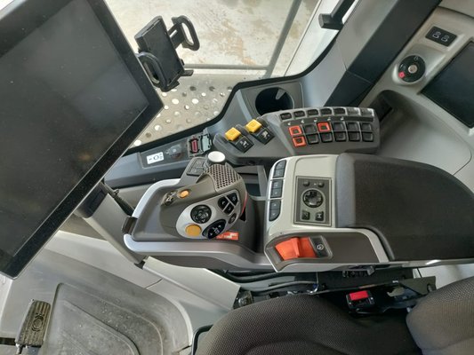 Moissonneuse batteuse Claas TRION 530 MONTANA Business