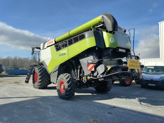 Moissonneuse batteuse Claas LEXION 7700 MONTANA