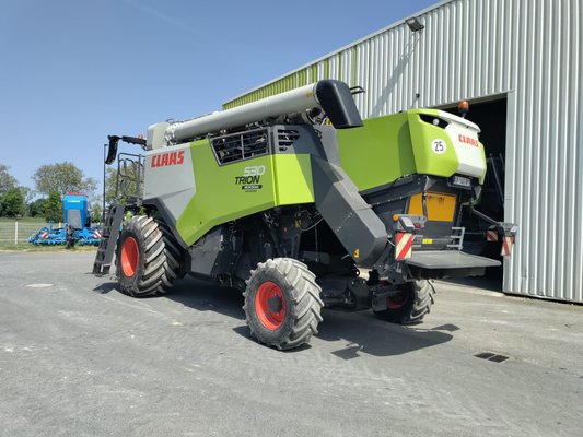 Moissonneuse batteuse Claas TRION 530 MONTANA Business
