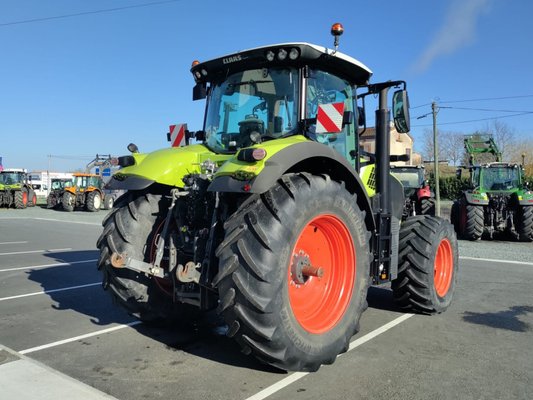 Tracteur agricole Claas AXION 800 CEBIS