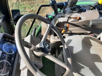 Tracteur agricole John Deere 6100 MC - 6