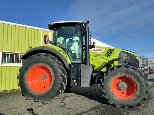 Tracteur agricole Claas AXION 800 CEBIS