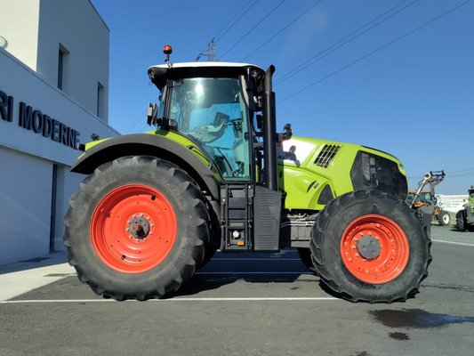 Tracteur agricole Claas AXION 800 CEBIS