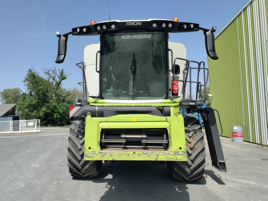 Moissonneuse batteuse Claas TRION 530 MONTANA Business