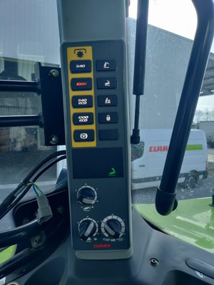 Tracteur agricole Claas ARION 640 CIS T4I