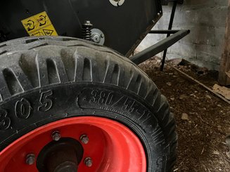 Presse à balles rondes Claas ROLLANT 520 RF - 8
