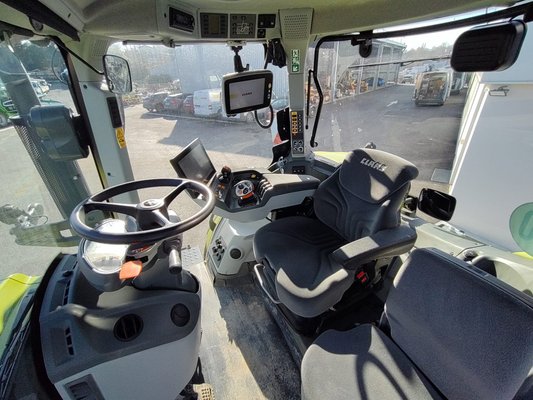 Tracteur agricole Claas AXION 800 CEBIS