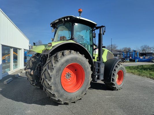 Tracteur agricole Claas AXION 810 CEBIS