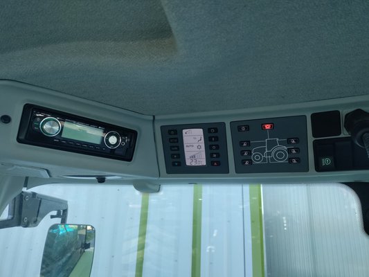 Tracteur agricole Claas AXION 810 CEBIS