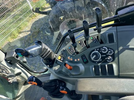 Tracteur agricole Claas ATOS 330