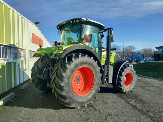 Tracteur agricole Claas AXION 800 CEBIS
