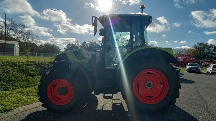 Tracteur agricole Claas ARION 530 CONCEPT