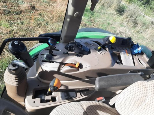 Tracteur agricole John Deere 6100 MC