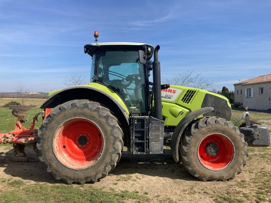 Tracteur agricole Claas AXION 800 CEBIS