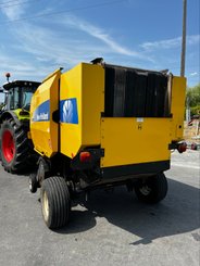 Presse à balles rondes New Holland BR 740 - 2