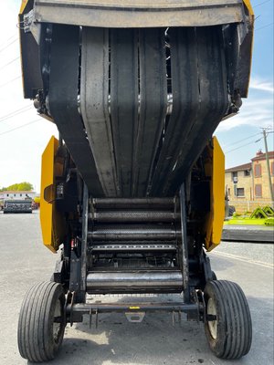Presse à balles rondes New Holland BR 740