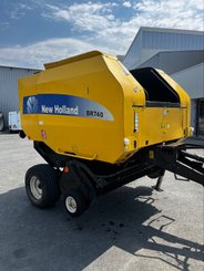 Presse à balles rondes New Holland BR 740 - 1