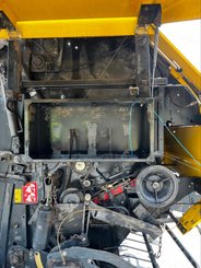 Presse à balles rondes New Holland BR 740 - 7