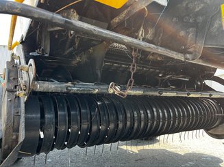 Presse à balles rondes New Holland BR 740 - 5