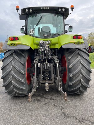 Tracteur agricole Claas AXION 800 CIS T4F