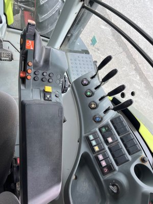 Tracteur agricole Claas AXION 800 CIS T4F