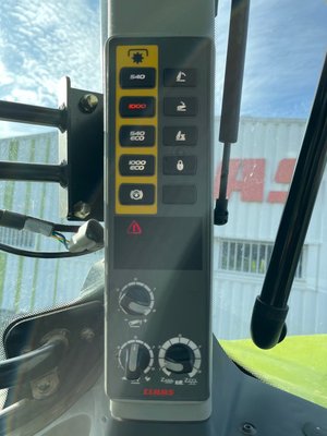 Tracteur agricole Claas ARION 640 CIS T4I