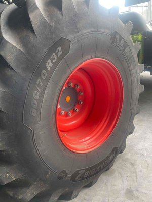 Moissonneuse batteuse Claas TRION 750 MONTANA