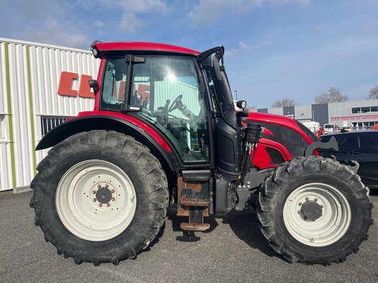 Tracteur agricole Valtra N 114 HITECH