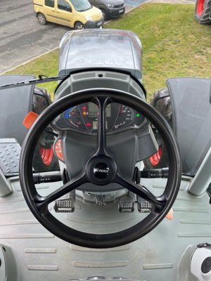 Tracteur agricole Claas AXION 830 CMATIC