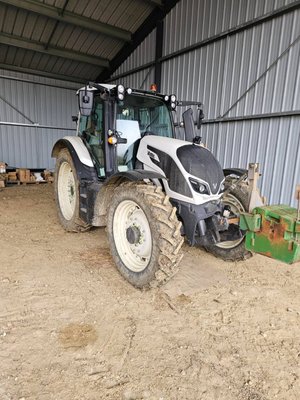 Tracteur agricole Valtra N134