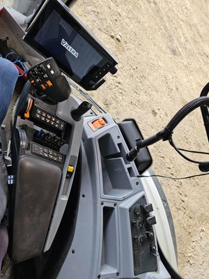 Tracteur agricole Valtra N134