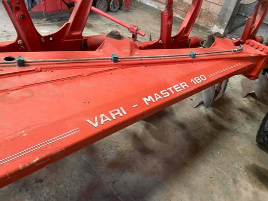 Charrue Kuhn VARI MASTER 180