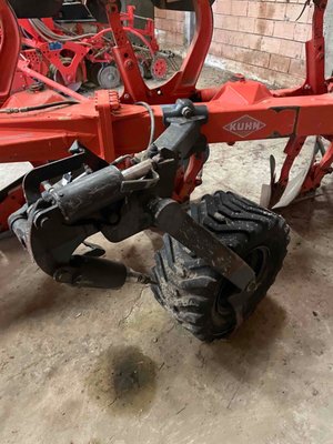Charrue Kuhn VARI MASTER 180