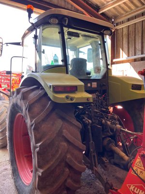 Tracteur agricole Claas ARES 657 ATZ