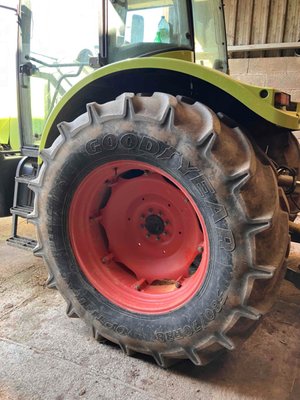 Tracteur agricole Claas ARES 657 ATZ