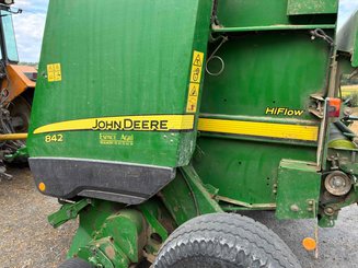 Presse à balles rondes John Deere 842 HiFlow - 7