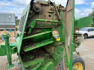 Presse à balles rondes John Deere 842 HiFlow - 4
