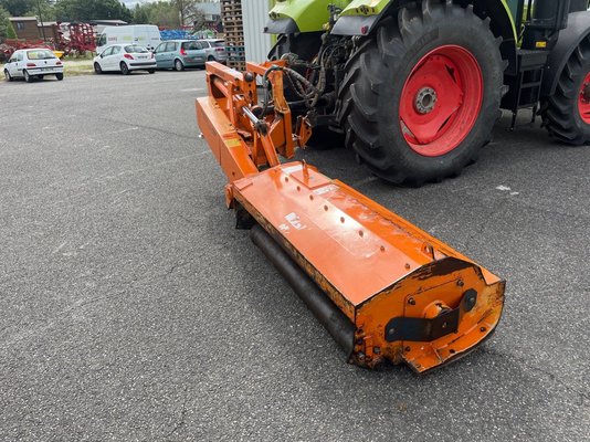 Broyeur d'accotement Falc TLF 1600