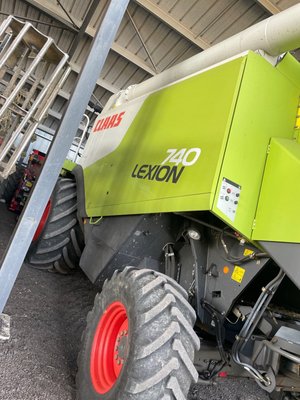 Moissonneuse batteuse Claas LEXION 740